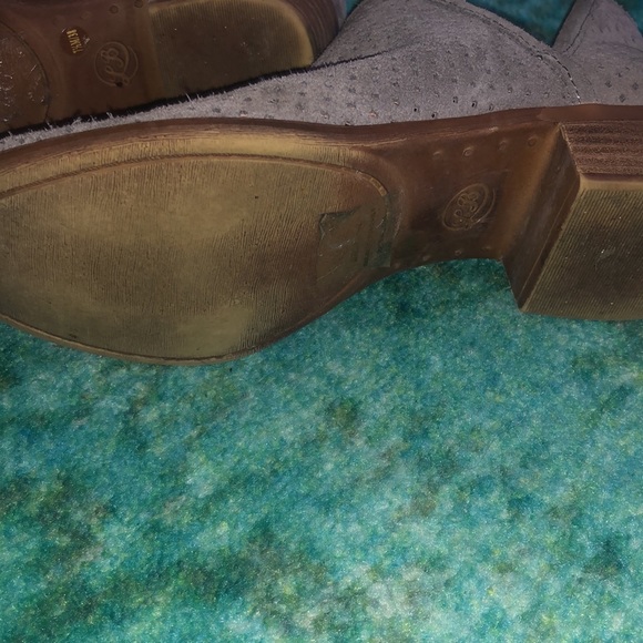 Lucky brand perforated booties. - Picture 5 of 7